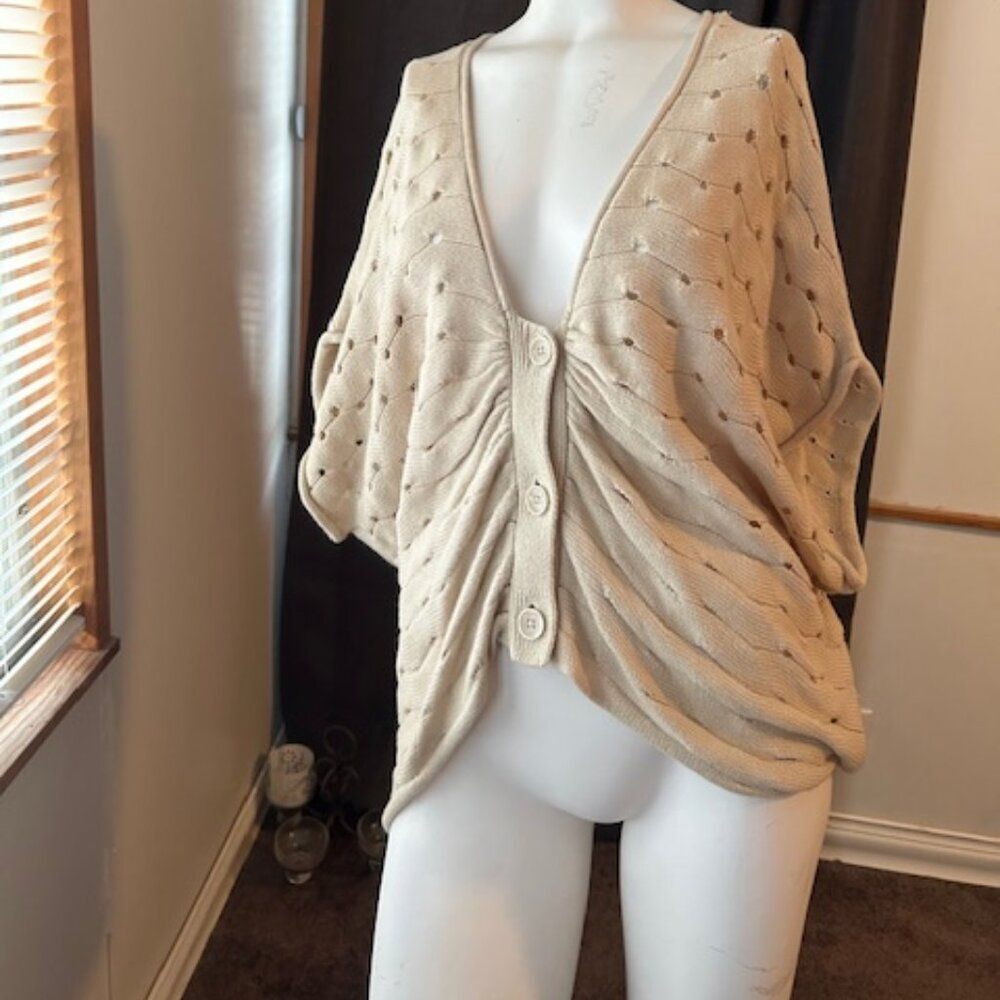 Multiples Cream Knit V-neck 3 button front sweater, size 1X